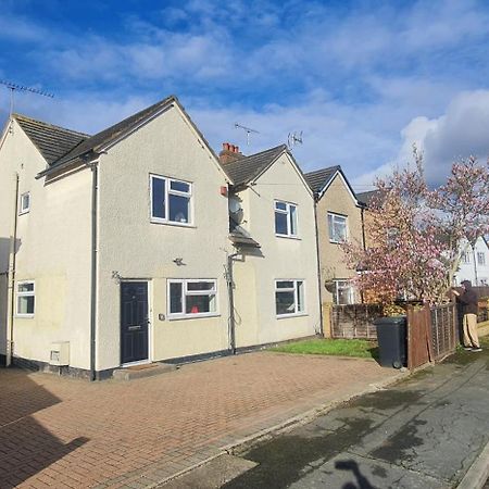 6 Bedroom Spacious Villa, Free Parking Byfleet Екстер'єр фото