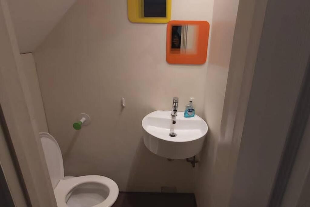 6 Bedroom Spacious Villa, Free Parking Byfleet Екстер'єр фото
